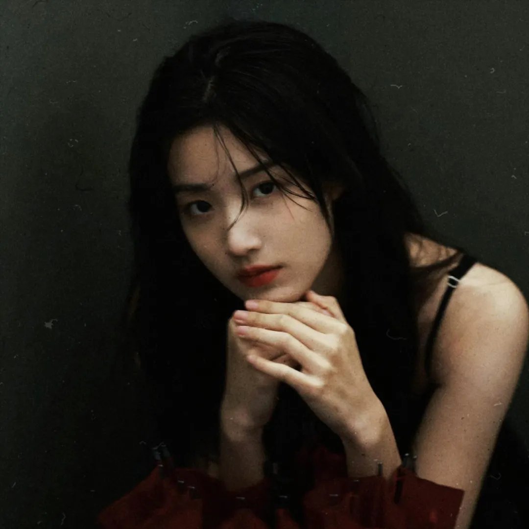 穿到对手身上我被迫营业